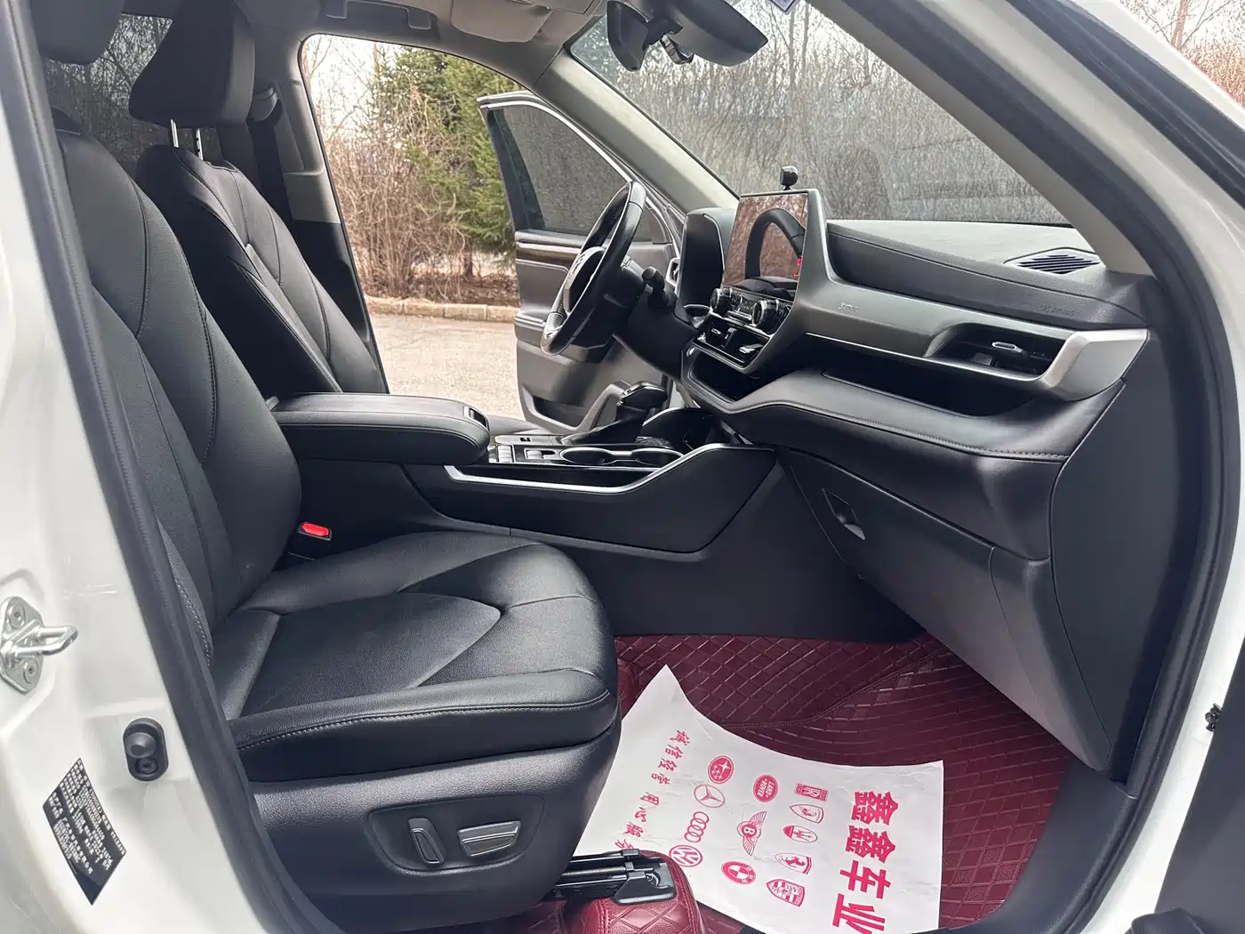 Toyota Highlander 2022 Model Dual Engine 2.5L 4WD Premium Edition 7-Seater фото 18