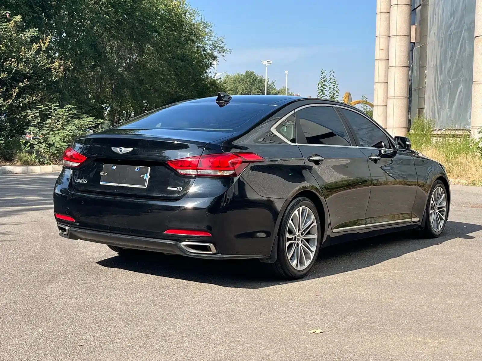 Photo 6 - Hyundai Genesis