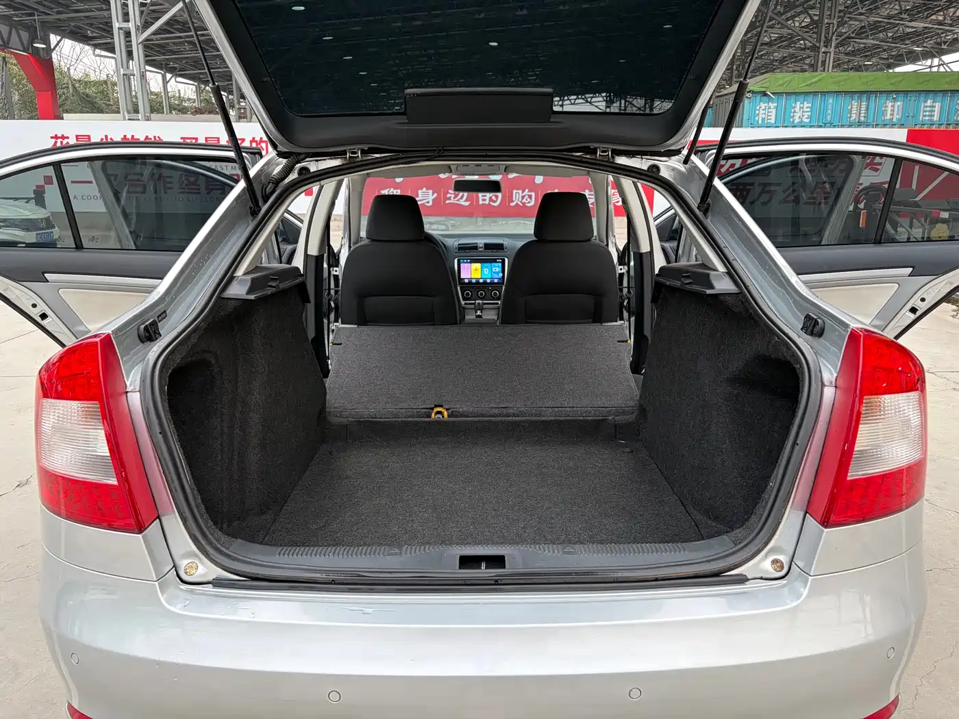 Škoda Octavia 2014 1.6L Auto Yijie Edition фото 14