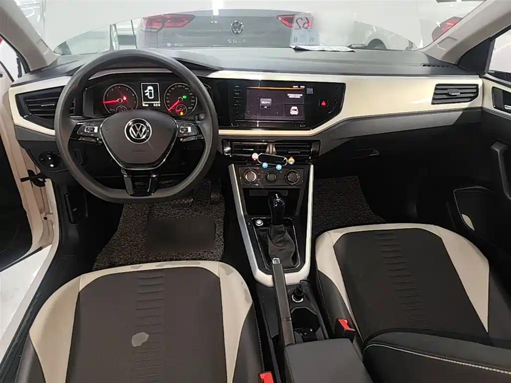 Volkswagen Polo 2021 Plus 1.5L Automatic Colorful Tech Edition фото 10