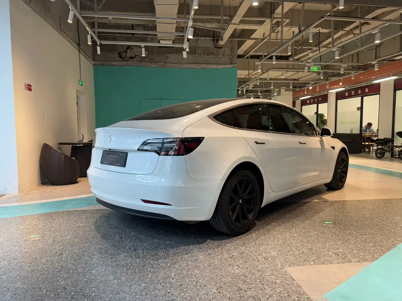 TESLA MODEL 3