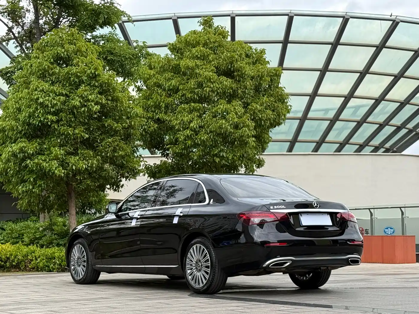 Mercedes-Benz E-Class 2022 E 300 L Fashion фото 9