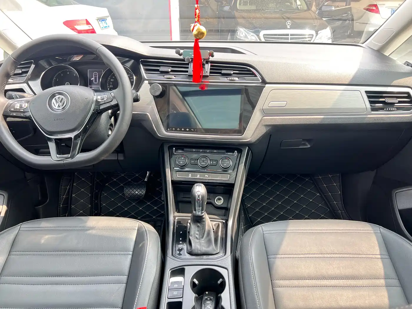 Volkswagen Touran 2016 Touran L 280TSI DSG Luxury фото 16
