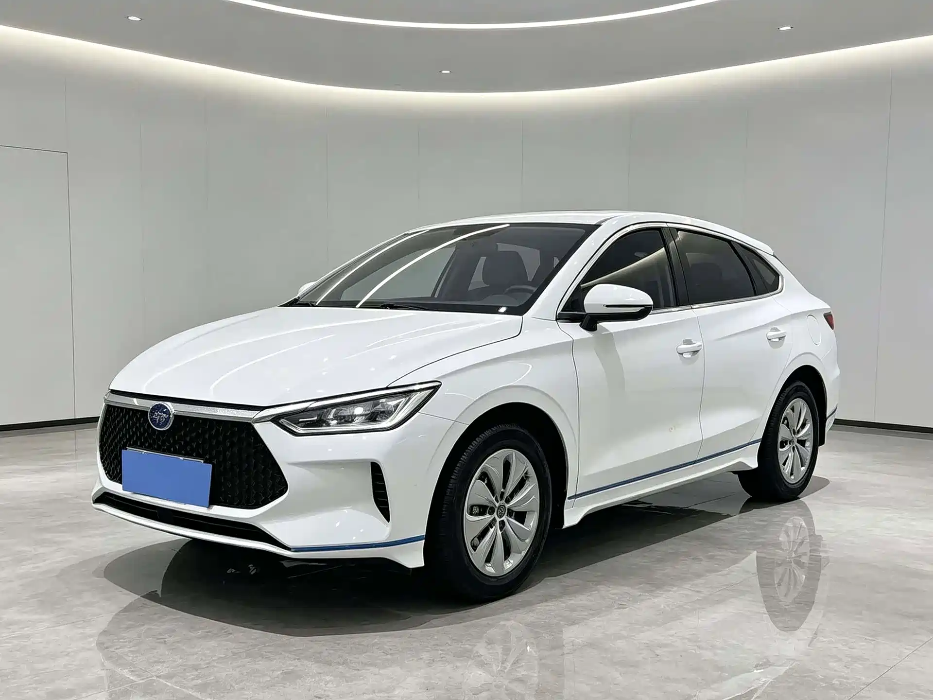 Фото 2 - BYD e2