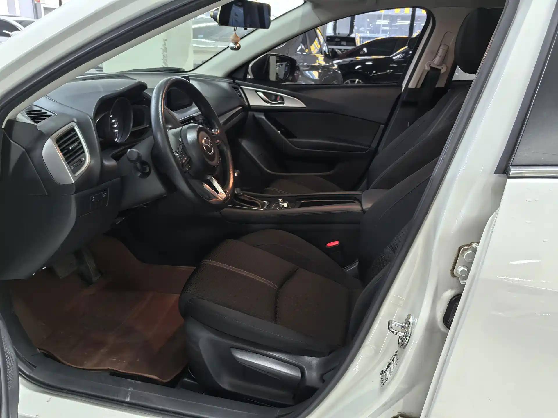 Фото 7 - Mazda Mazda 3