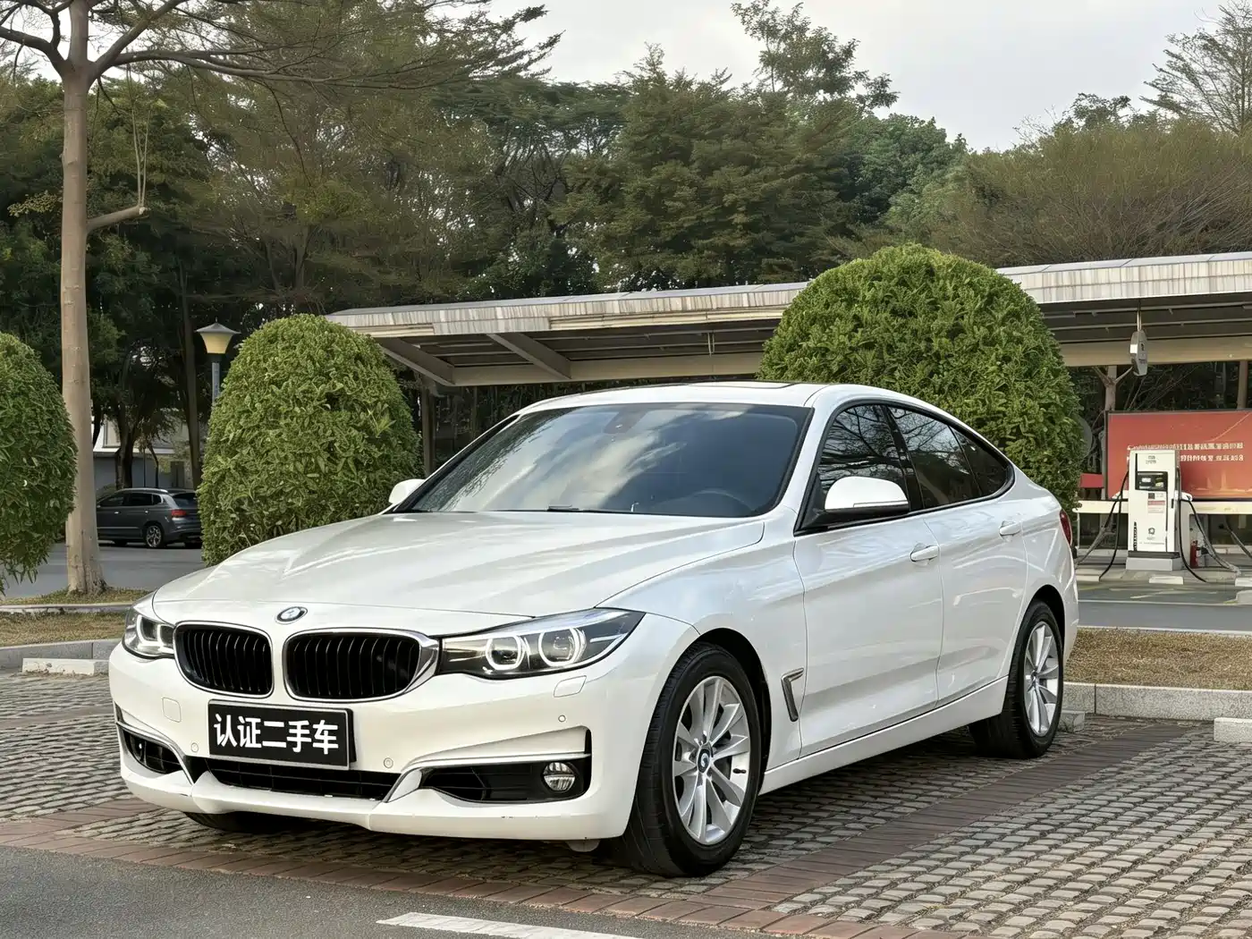 BMW 3 Series GT 2017 320i Fashion фото 2