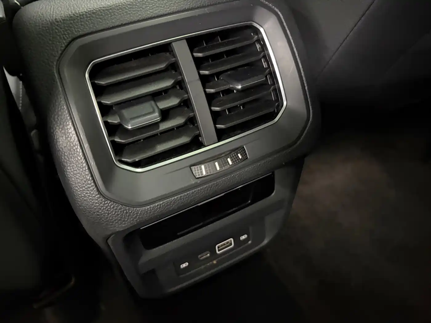 Volkswagen Tiguan L 2023 Facelift 330TSI Automatic 2WD Smart Edition фото 14