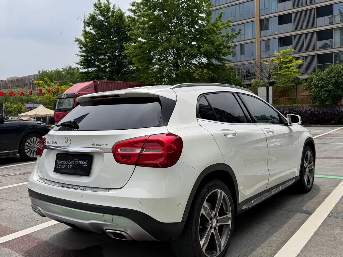 Mercedes-Benz GLA 2015 GLA 220 4MATIC Luxury фото 8