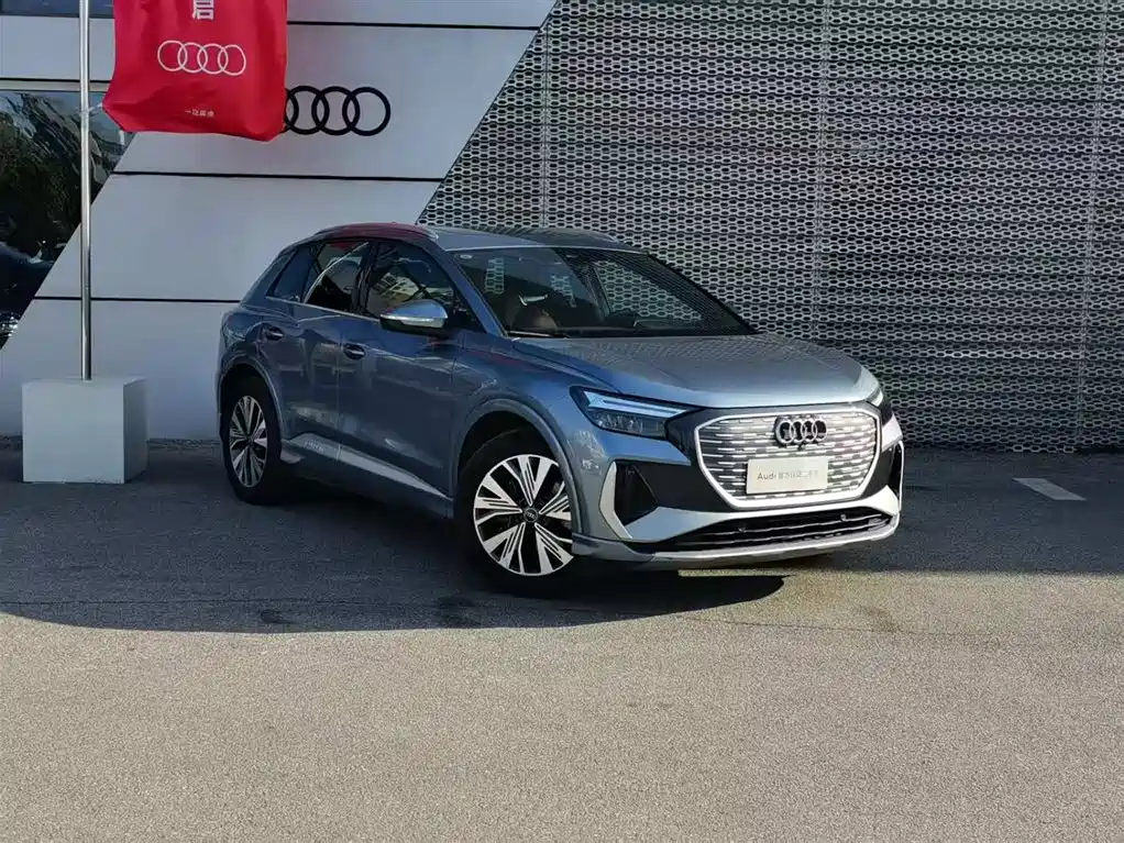 AUDI Q4 E TRON
