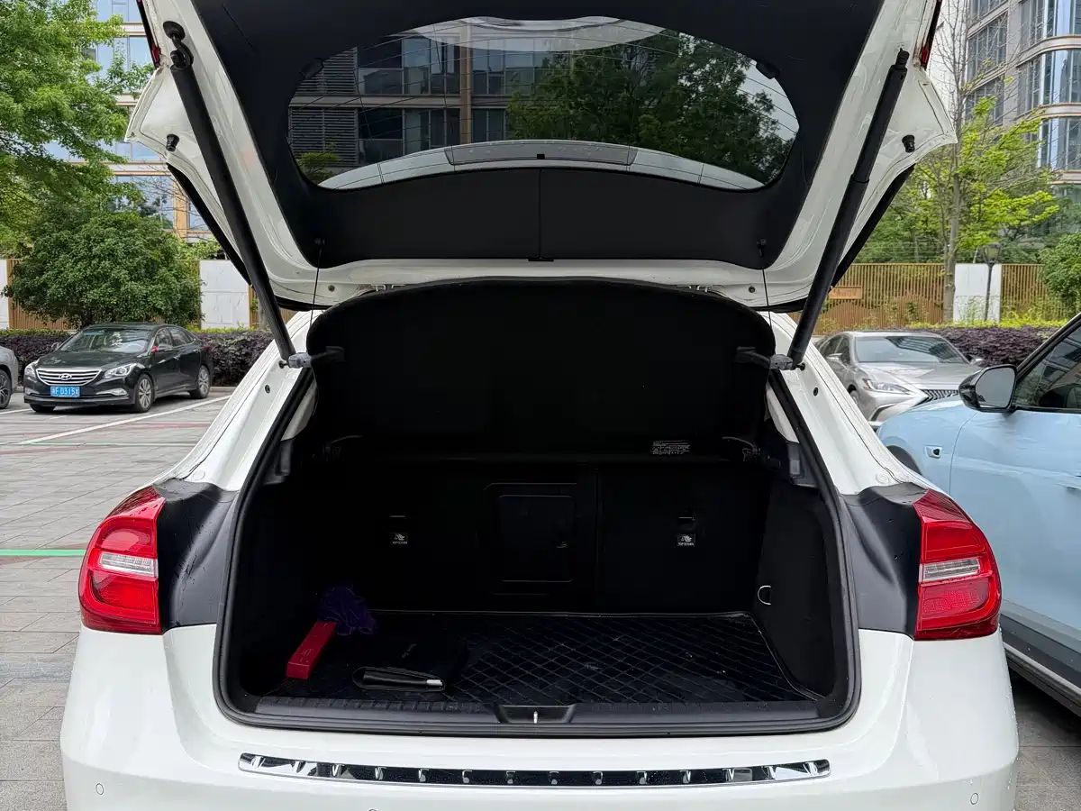 Mercedes-Benz GLA 2015 GLA 220 4MATIC Luxury фото 5