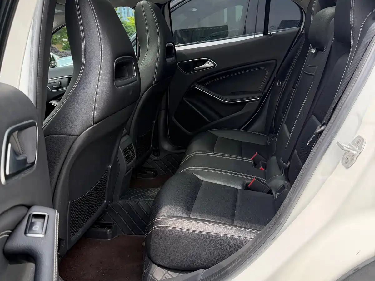 Mercedes-Benz GLA 2015 GLA 220 4MATIC Luxury фото 10