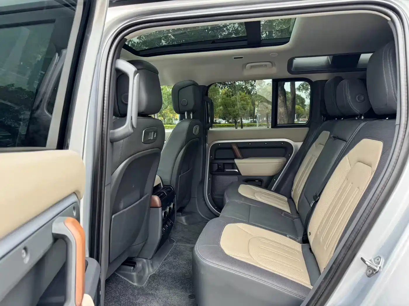 Land Rover Defender 2020 Model 110 P400 HSE фото 4