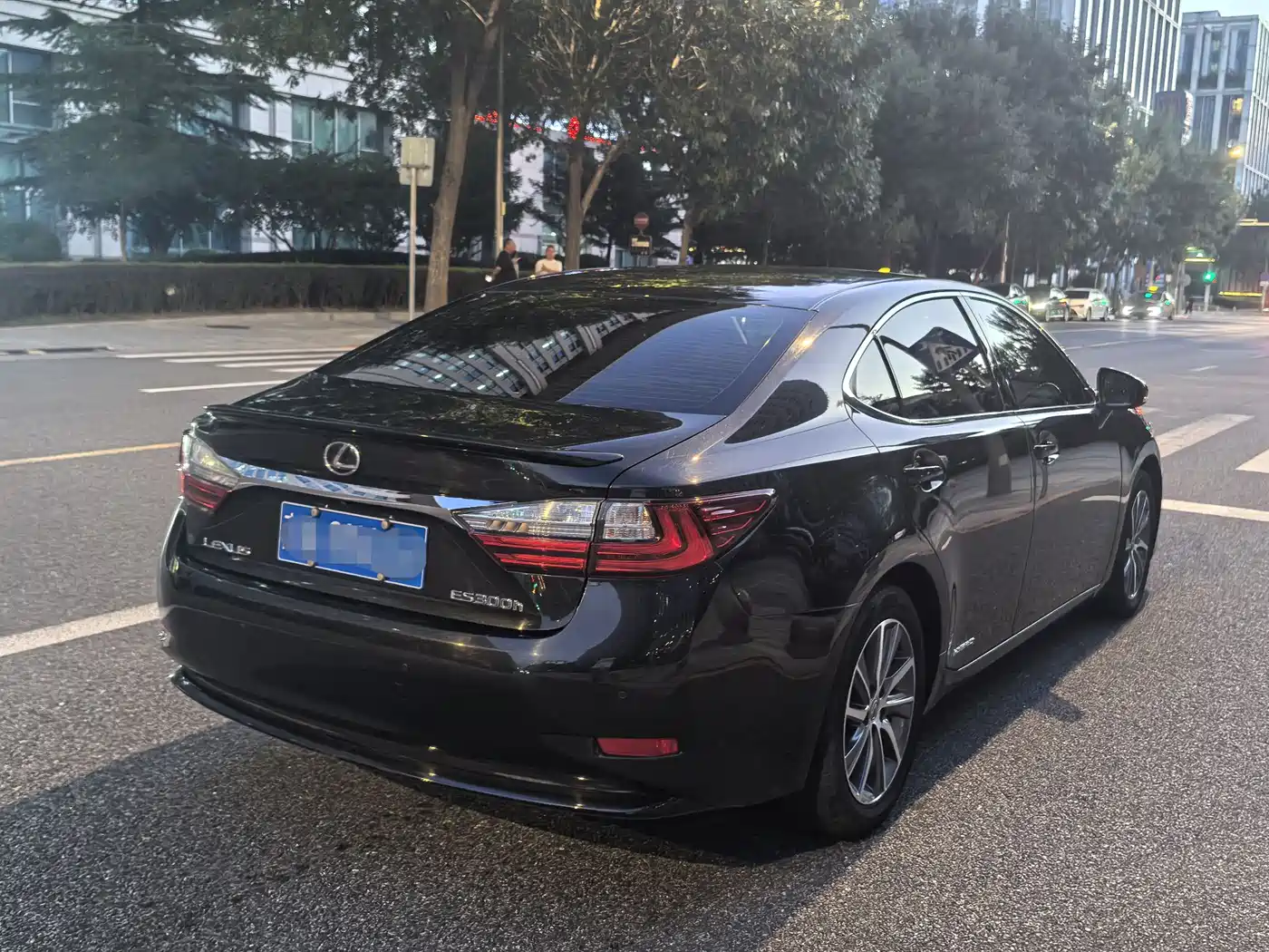 Фото 4 - Lexus ES