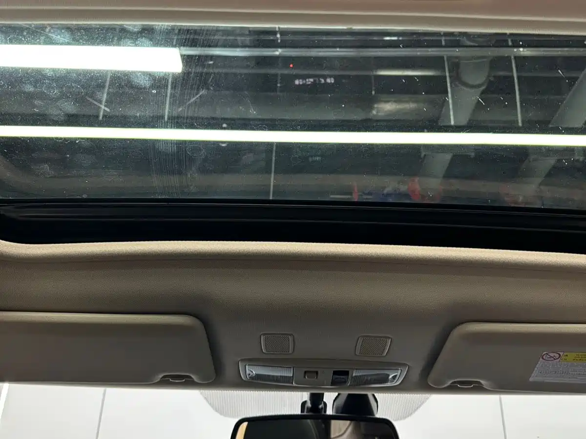 Mitsubishi Outlander 2023 2021 Facelift 2.0L 2WD Premium Edition 5-Seater