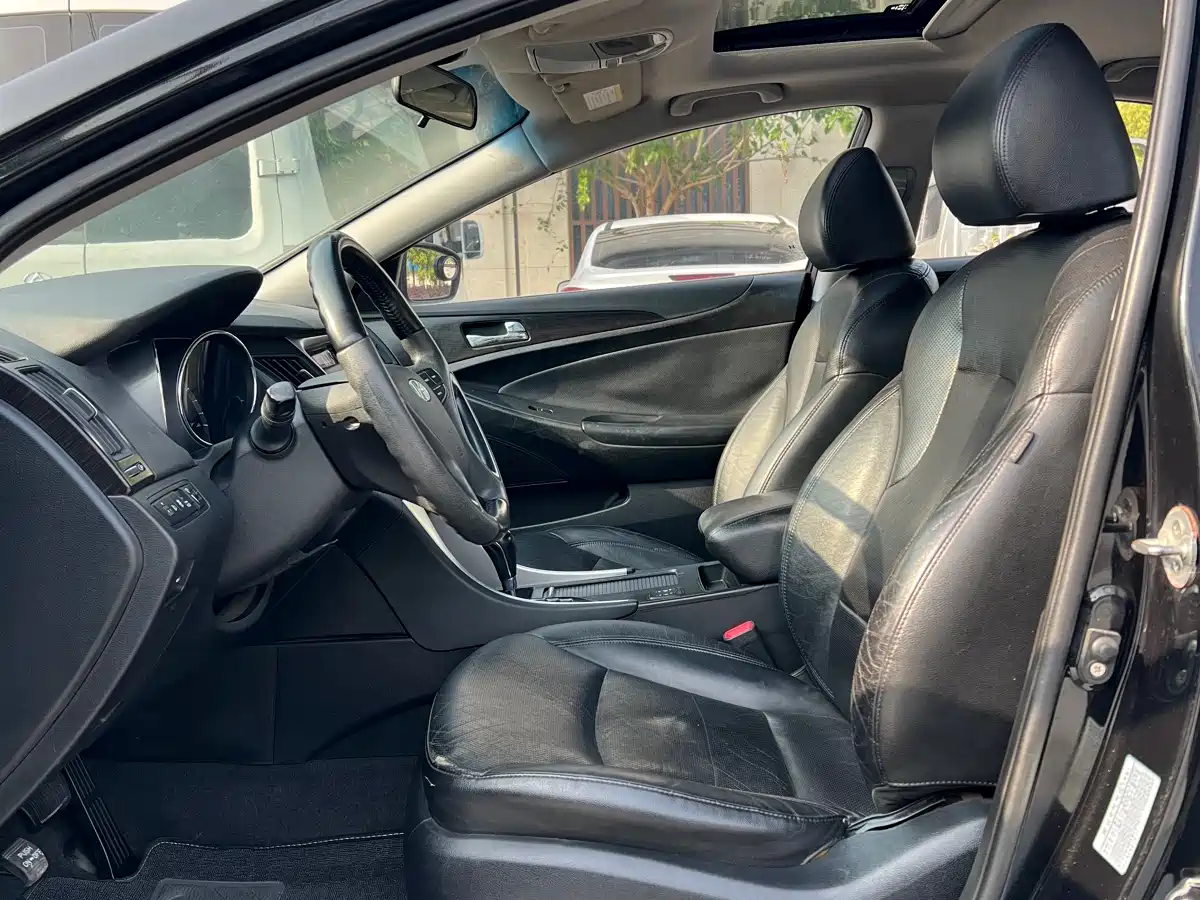 Hyundai Sonata 2013 2.0L Automatic Luxury Edition фото 7
