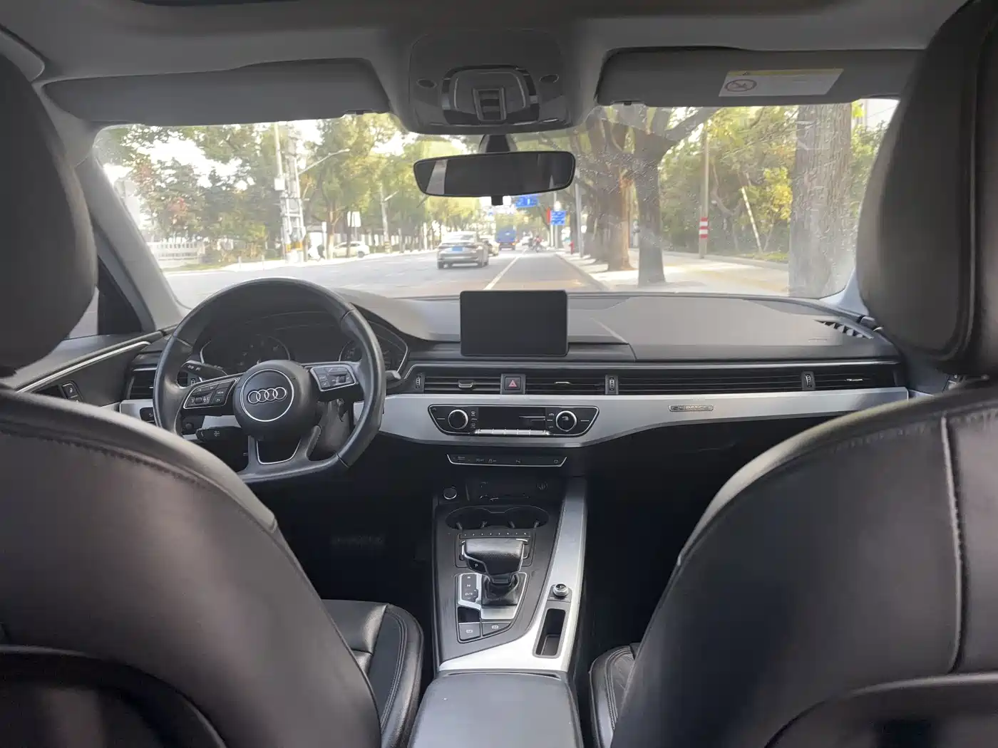 Audi A4L 2018 30th Anniversary 45 TFSI quattro Personality Sport фото 3