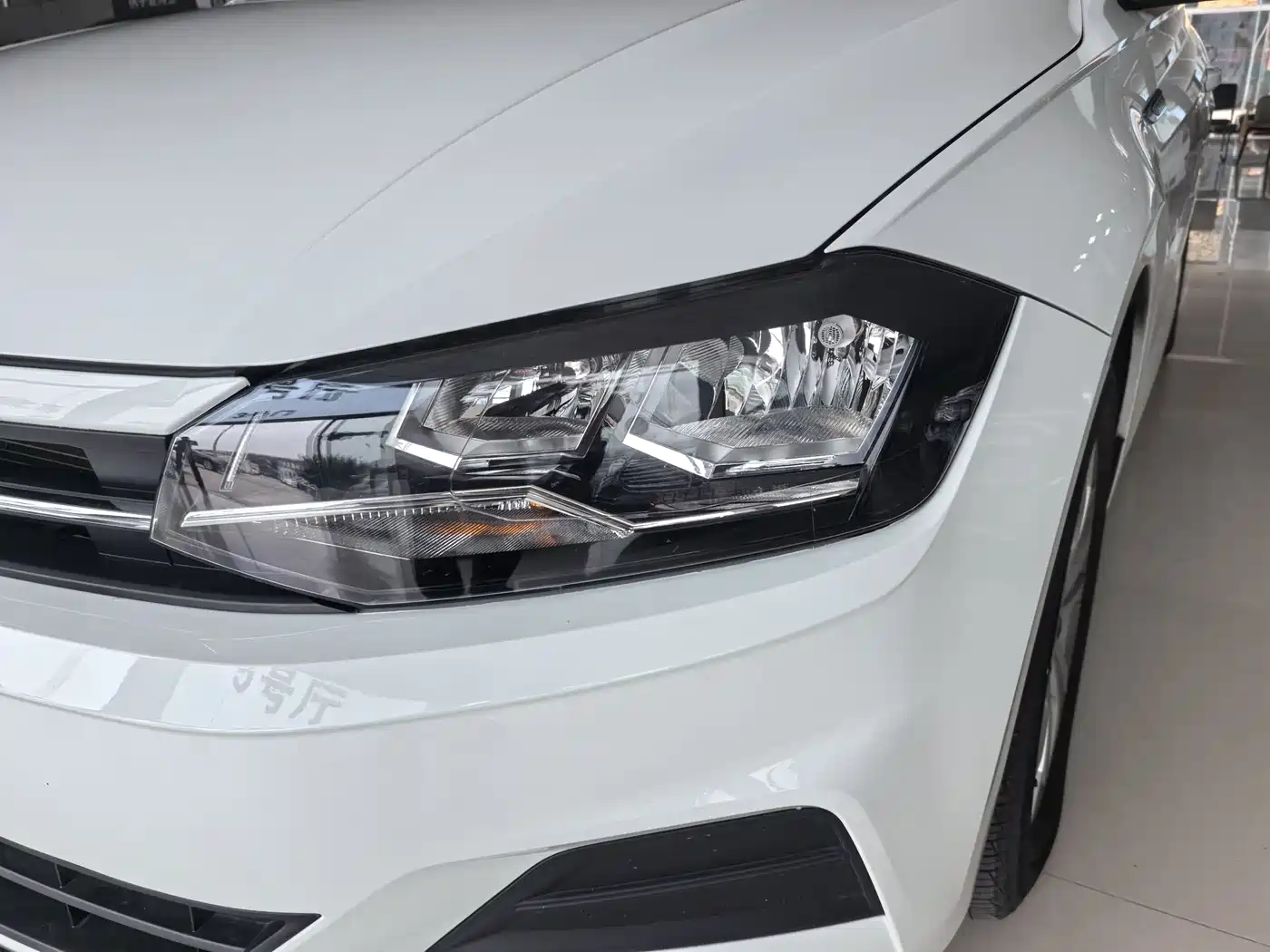VOLKSWAGEN POLO