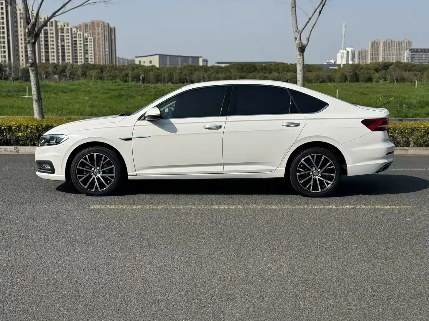 Volkswagen Lavida 2019 280TSI DSG Luxury Edition China VI фото 3