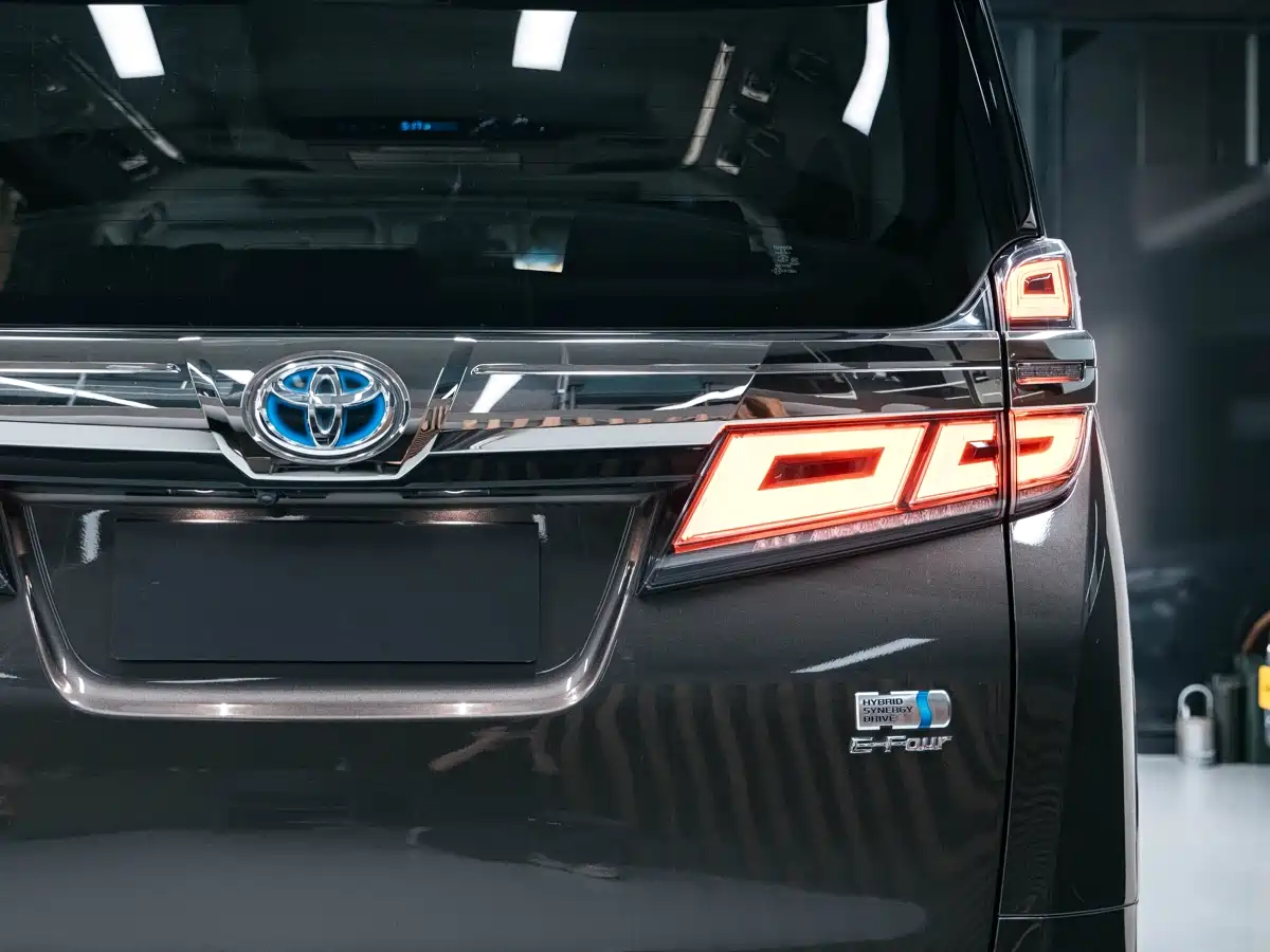 Toyota Vellfire 2019 Hybrid 2.5L HV Luxury Edition фото 6