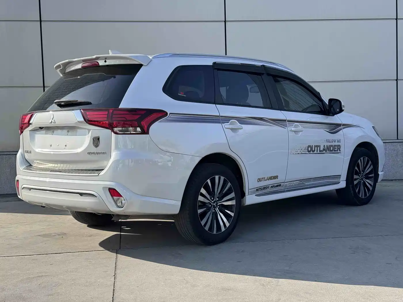 MITSUBISHI OUTLANDER