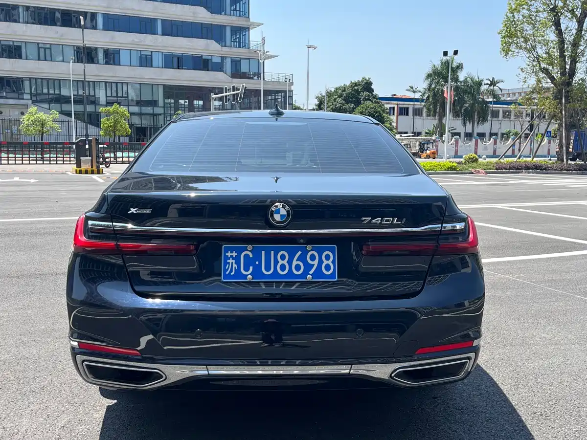 BMW 7 Series 2019 740Li xDrive Executive M Sport Package фото 3