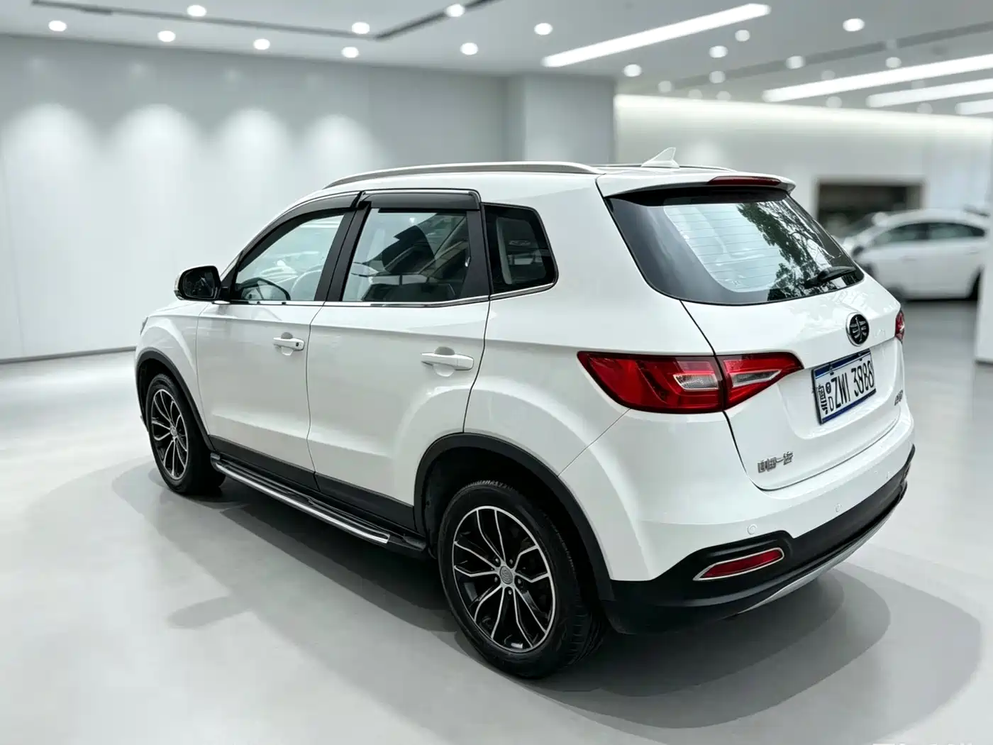 FAW Senya R7 2017 2016 1.6L Manual Luxury