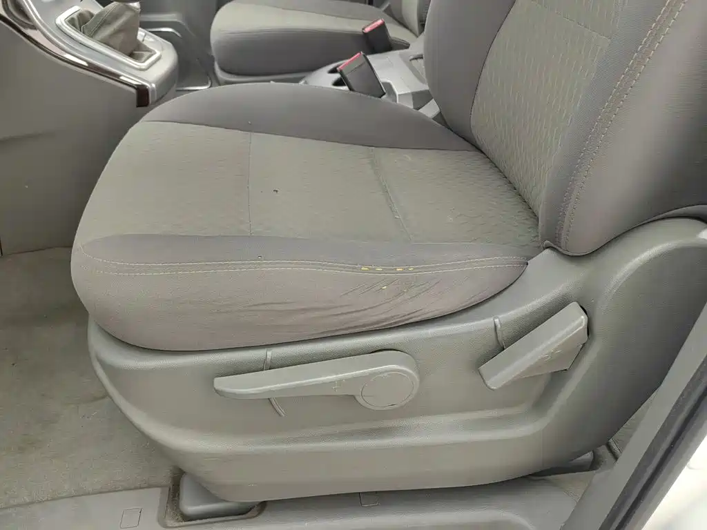 Dongfeng Fengxing Fengxing CM7 2015 2014 2.4L Manual Business Edition