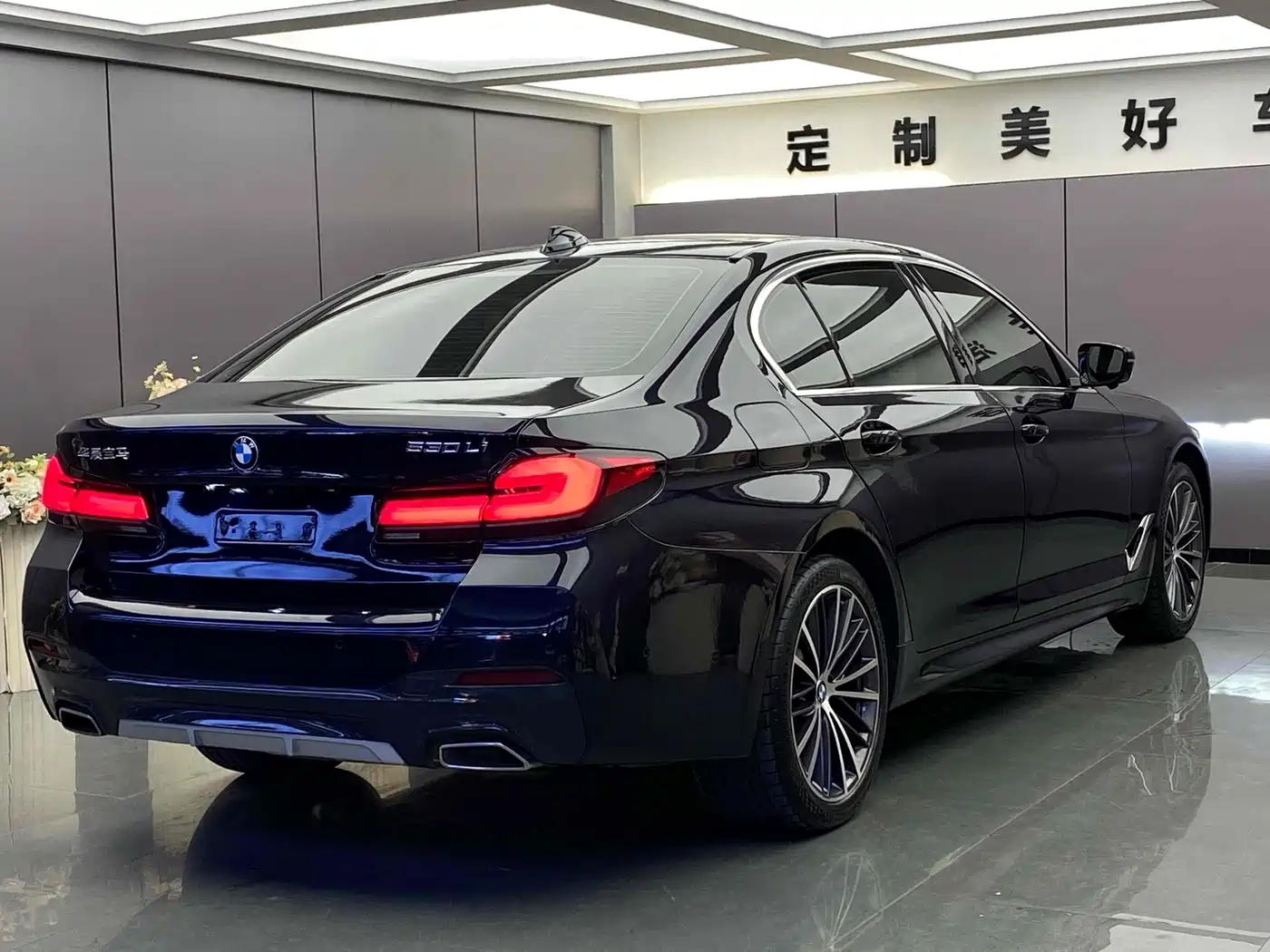BMW 5 Series 2021 530Li Leading M Sport Package фото 10