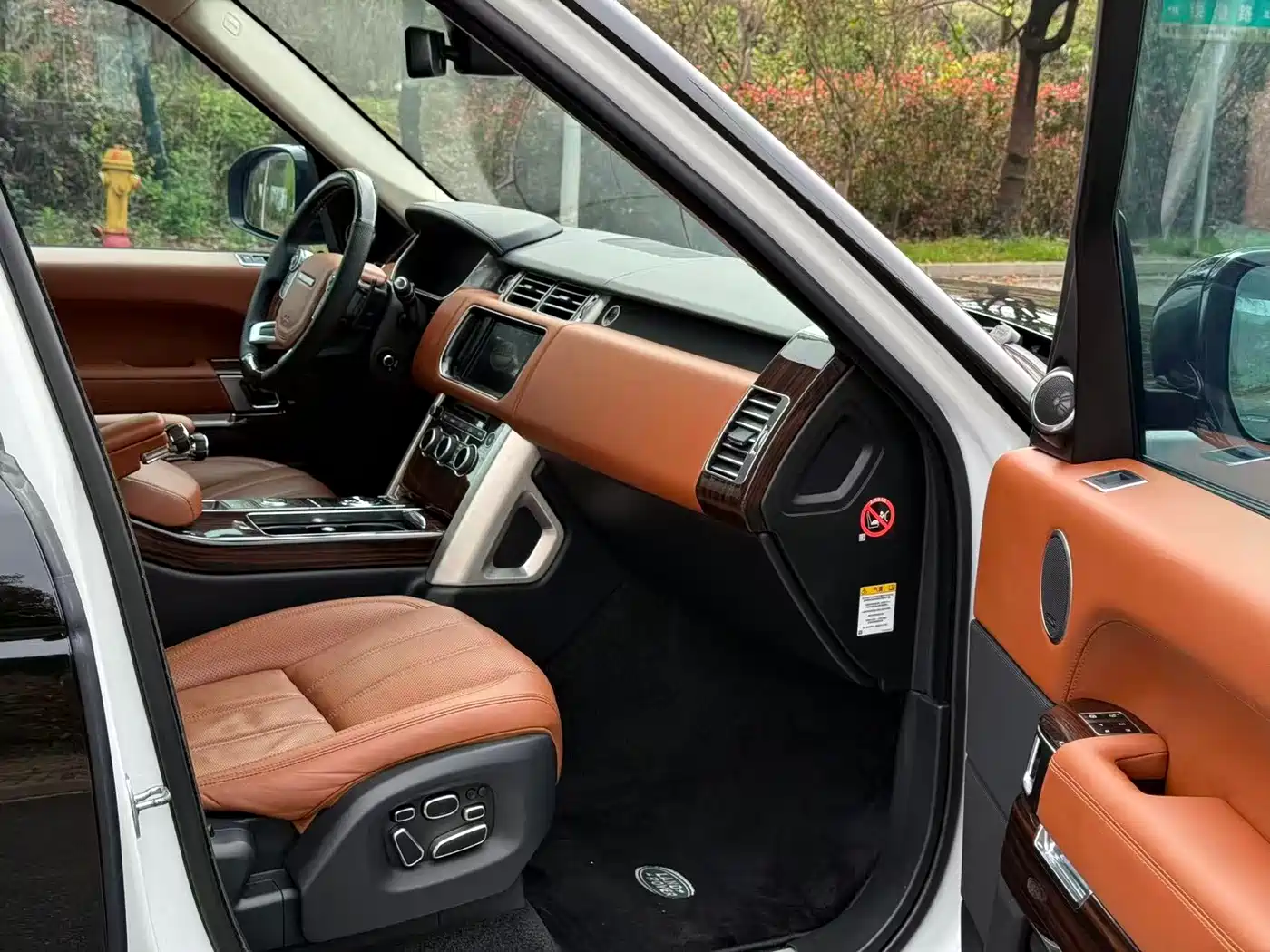 Land Rover Range Rover 2015 3.0 SC V6 Vogue SE Genesis Extended Edition фото 6