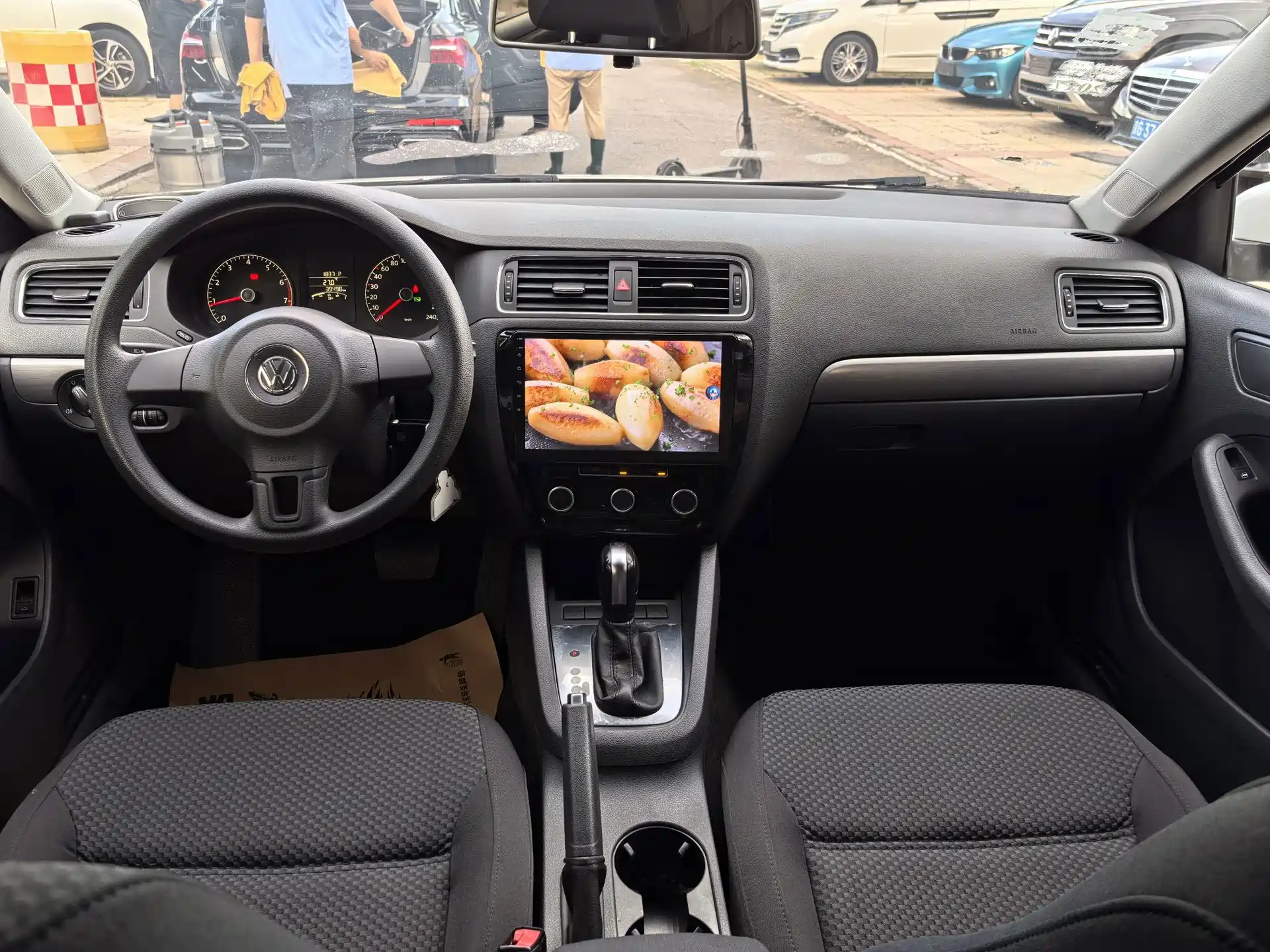 صورة 13 - Volkswagen Sagitar