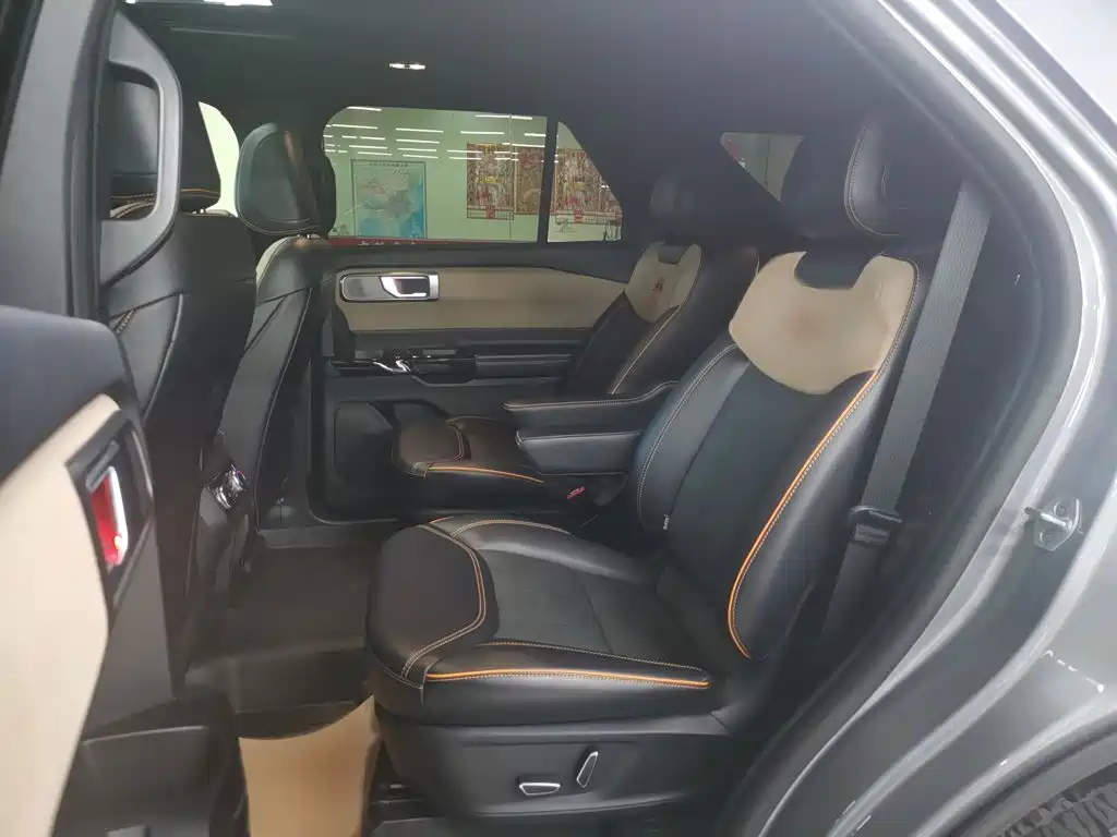 Фото 20 - Ford Explorer