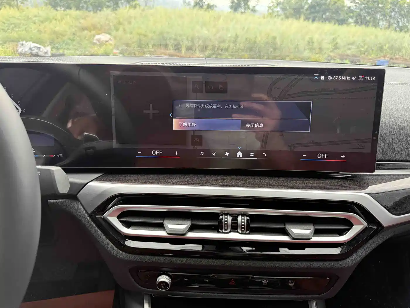 BMW 3 Series 2024 325Li M Sport Package фото 29
