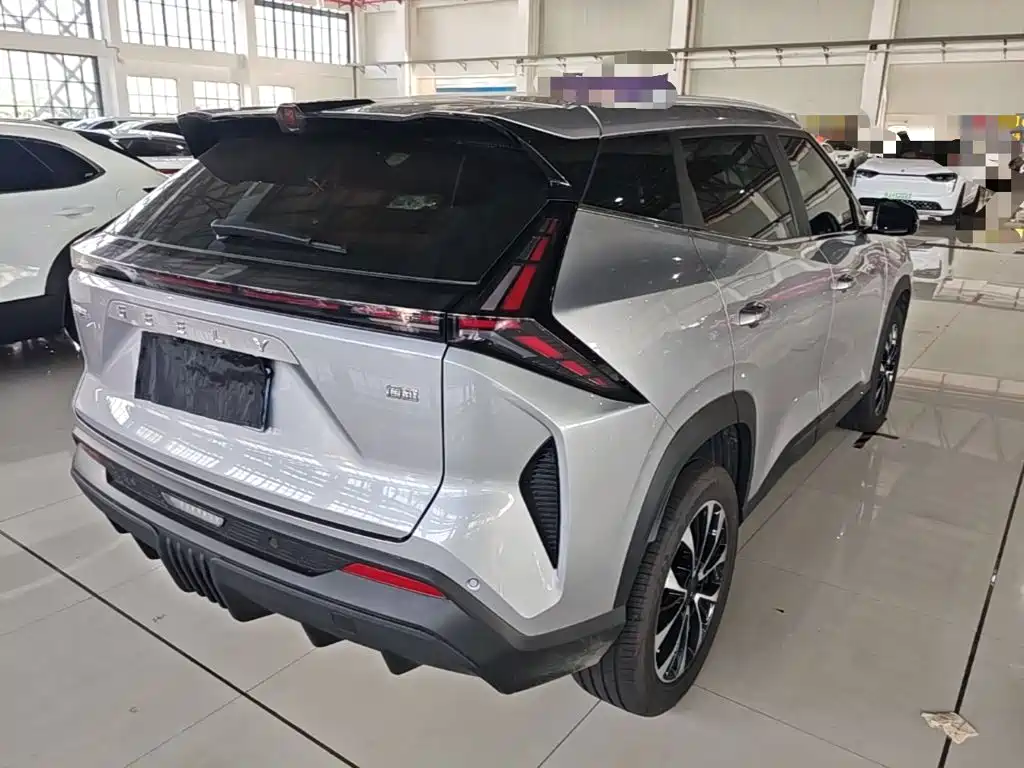 Photo 7 - Geely Atlas
