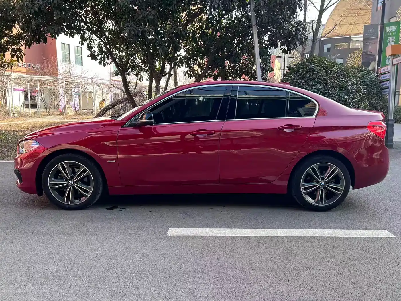 BMW 1 Series 2018 118i Sport Edition фото 12