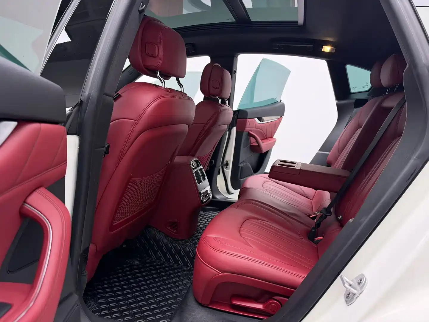 صورة 3 - Maserati Levante