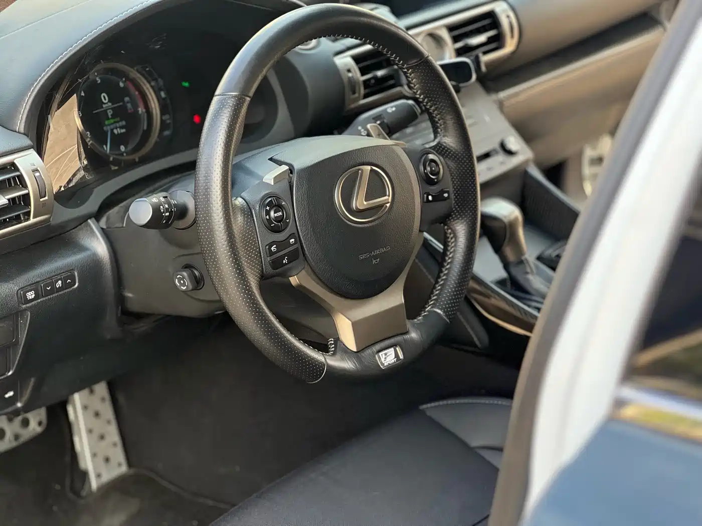Lexus IS 2015 200t F SPORT фото 10