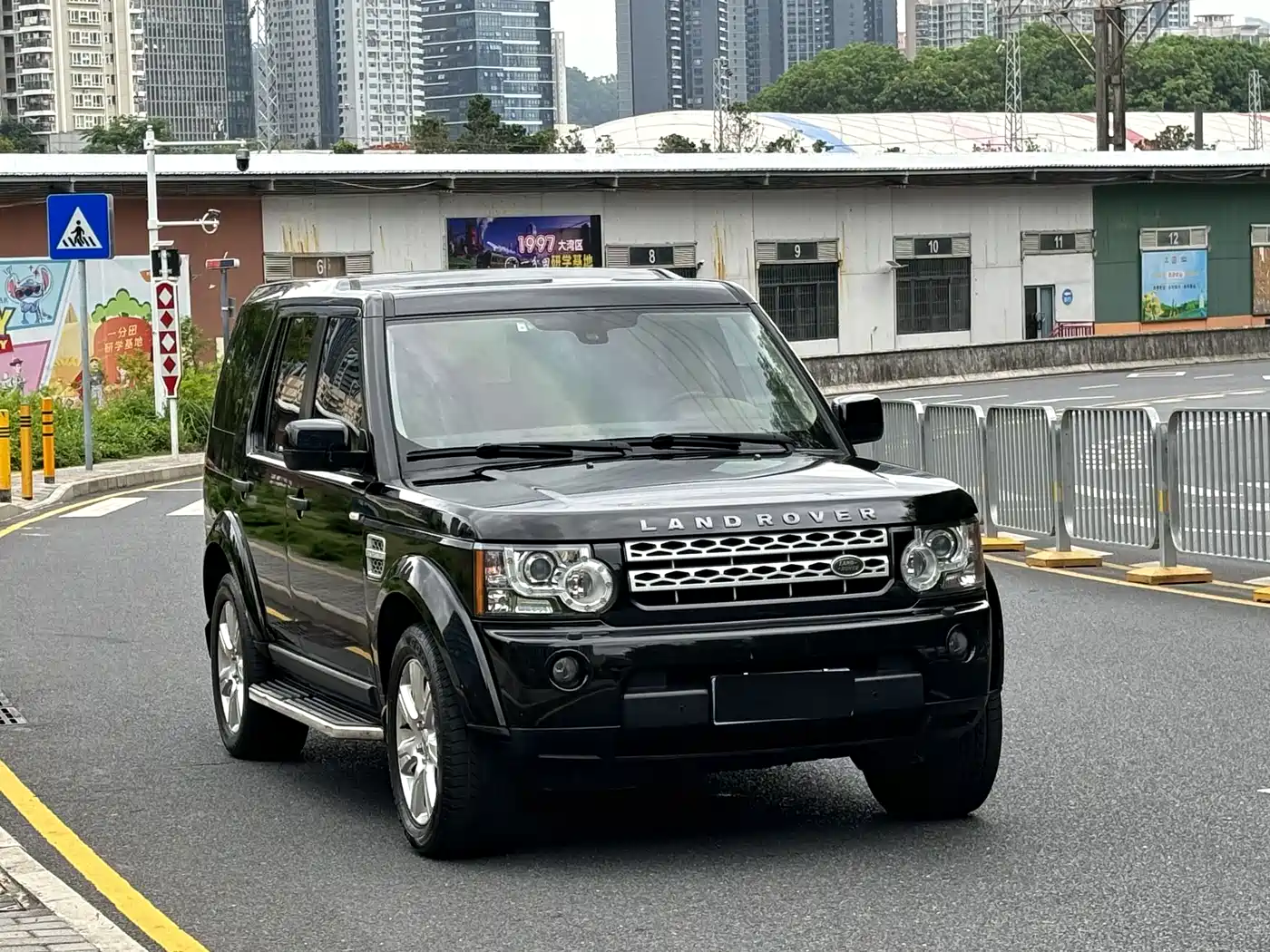 Land Rover Discovery 2013 3.0 SDV6 Black Premium Limited Edition фото 20