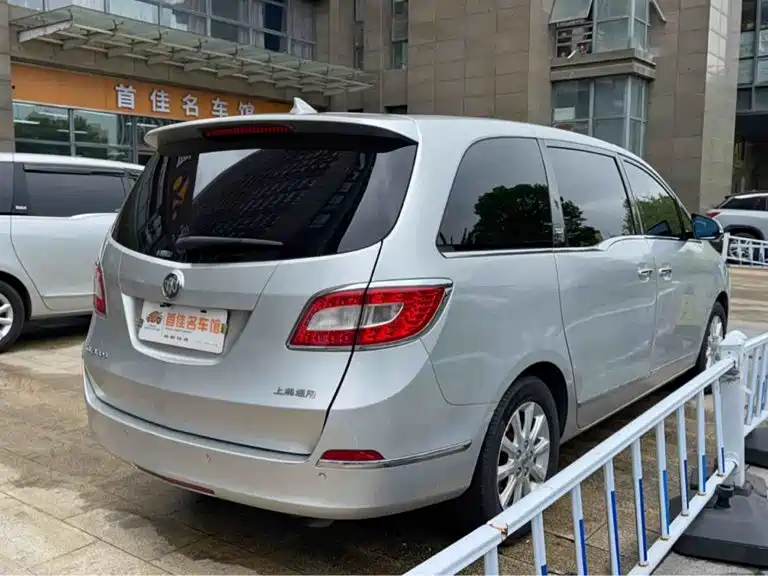 Фото 6 - Buick GL8