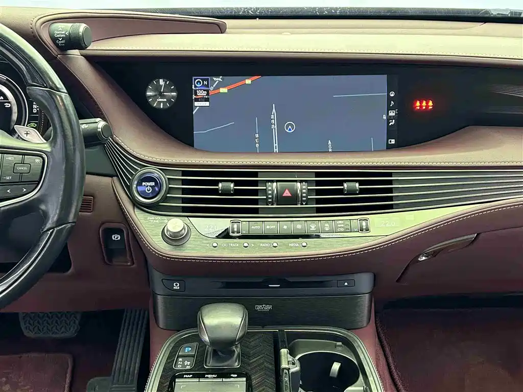 Lexus LS 2018 500h Executive Edition China V фото 14
