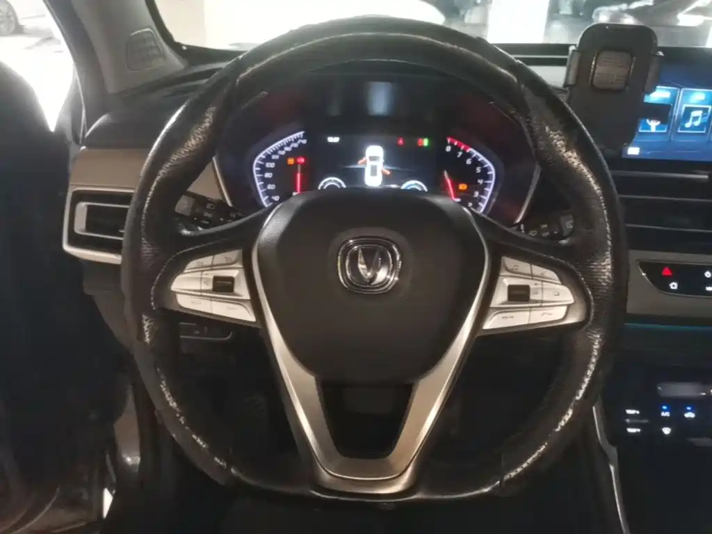 Photo 11 - Changan CS75