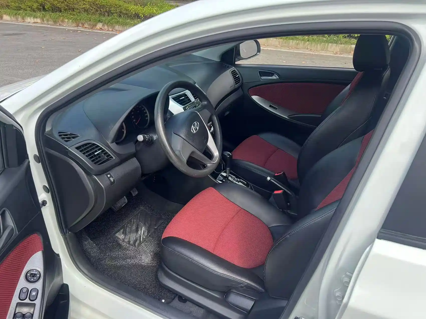صورة 9 - Hyundai Reina