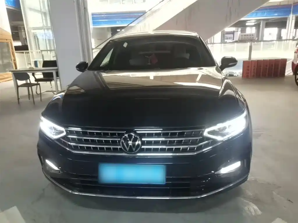 Volkswagen Magotan 2023 Model 2 Million Commemorative Edition 330TSI DSG Luxury фото 3