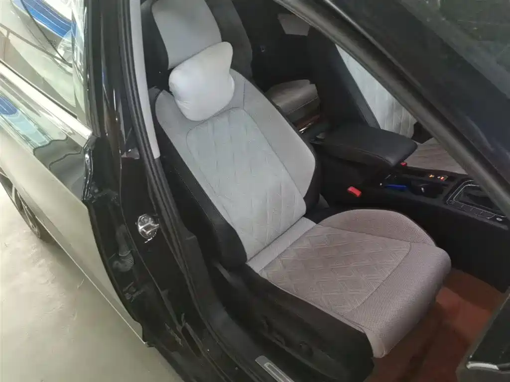 Volkswagen Magotan 2023 Model 2 Million Commemorative Edition 330TSI DSG Luxury фото 25
