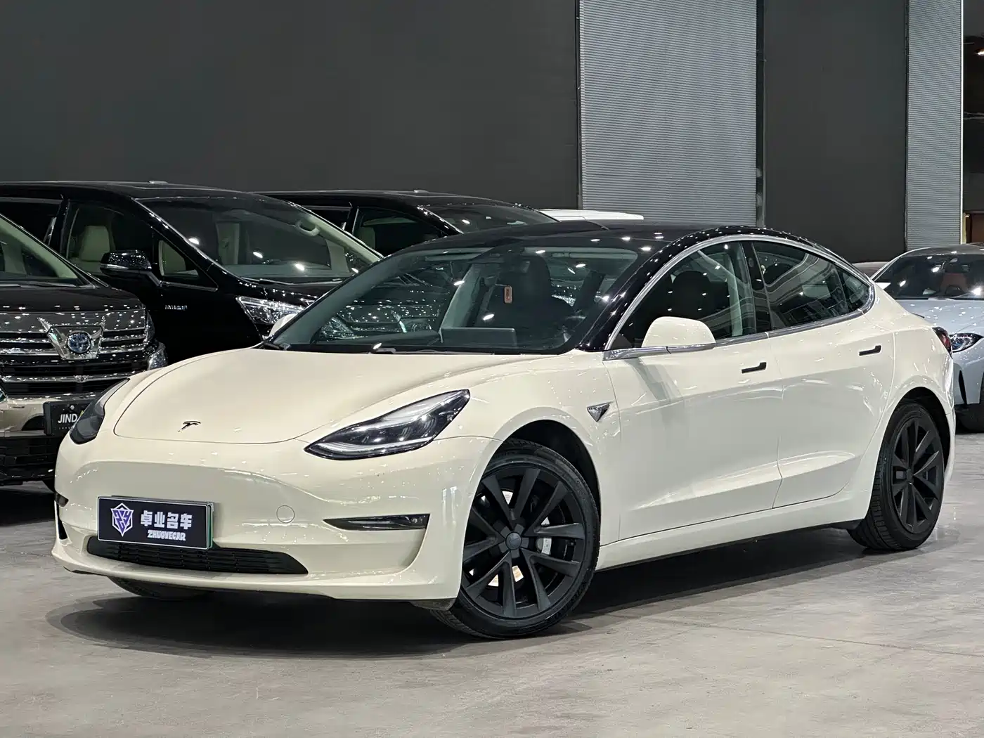 TESLA MODEL 3