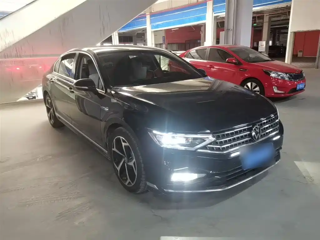 Volkswagen Magotan 2023 Model 2 Million Commemorative Edition 330TSI DSG Luxury фото 4