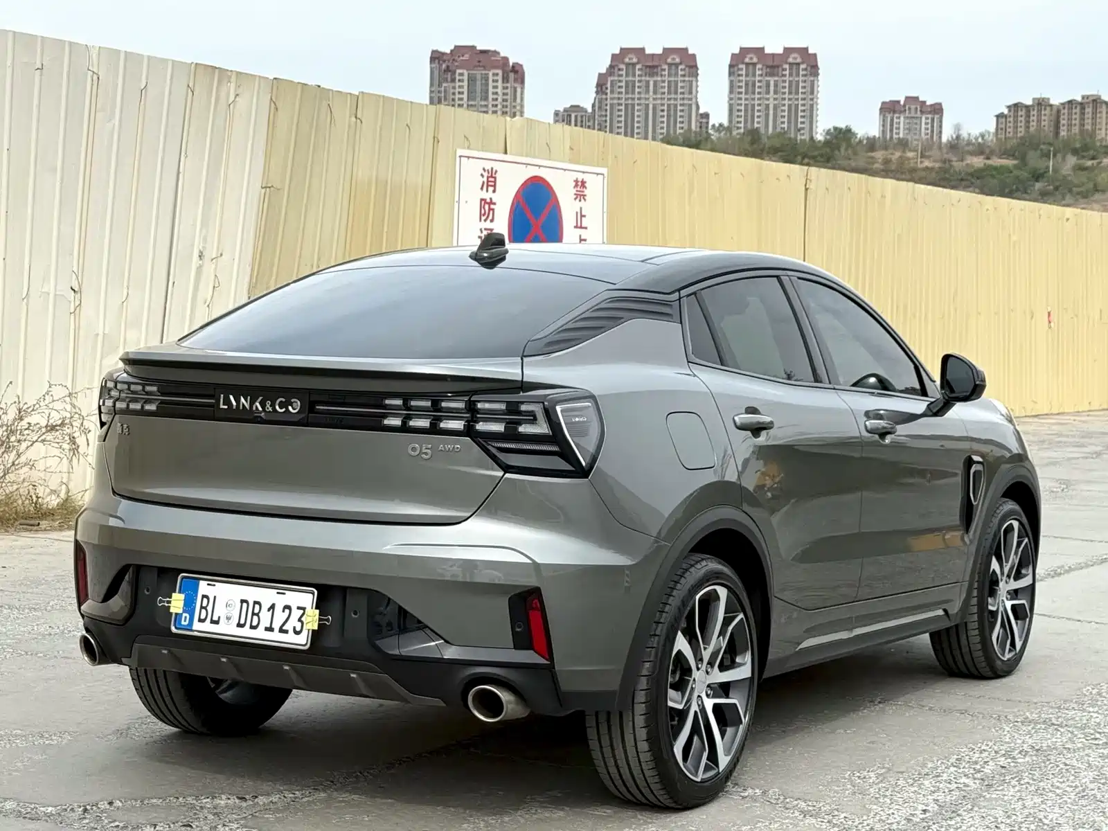 Фото 7 - Lynk & Co 05