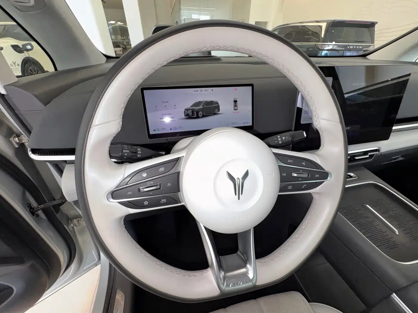 Voyah Auto Voyah Dreamer 2025 PHEV AWD Flagship Qian Kun Edition фото 16
