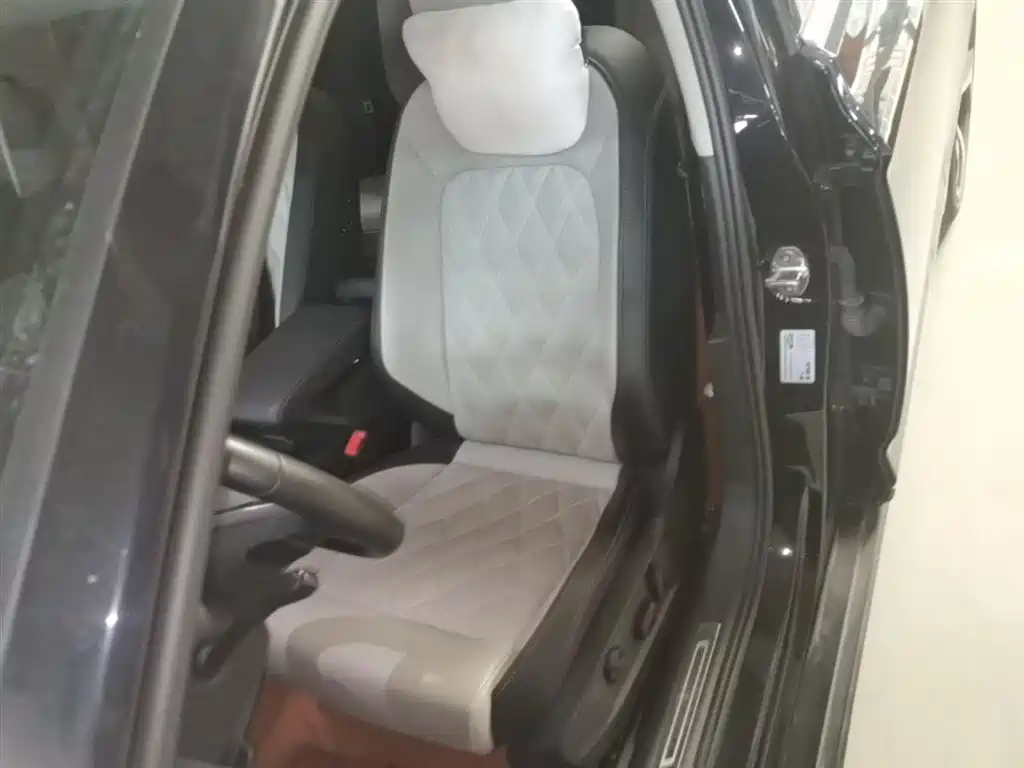 Volkswagen Magotan 2023 Model 2 Million Commemorative Edition 330TSI DSG Luxury фото 15