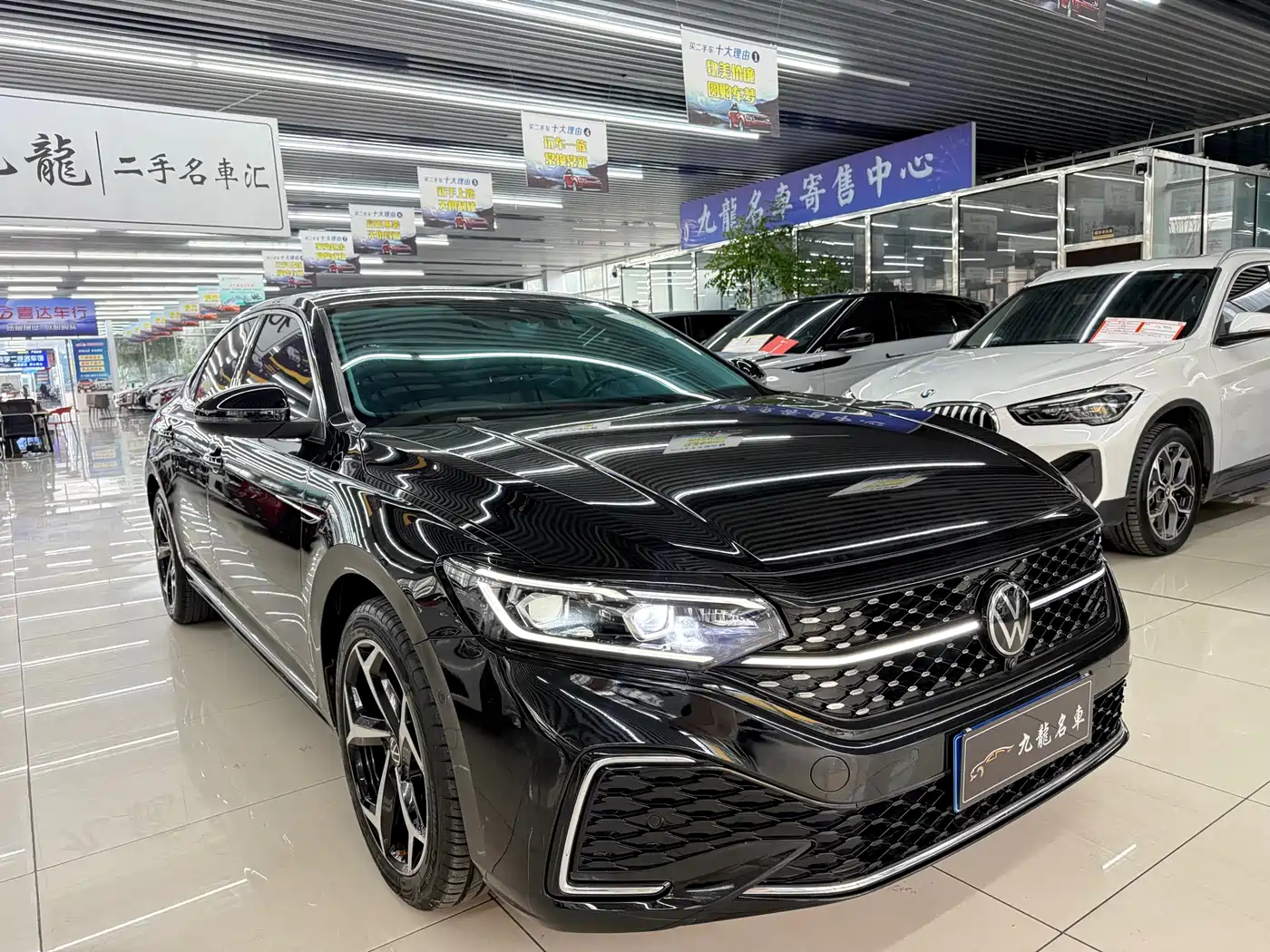 Volkswagen Passat 2023 330TSI Starlight Luxury Edition фото 3