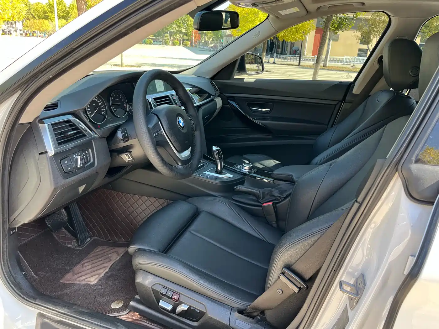 BMW 3 Series GT 2018 320i Fashion фото 6